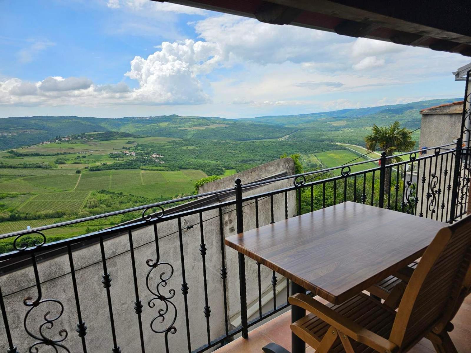 Guesthouse Villa Marija Мотовун Екстериор снимка