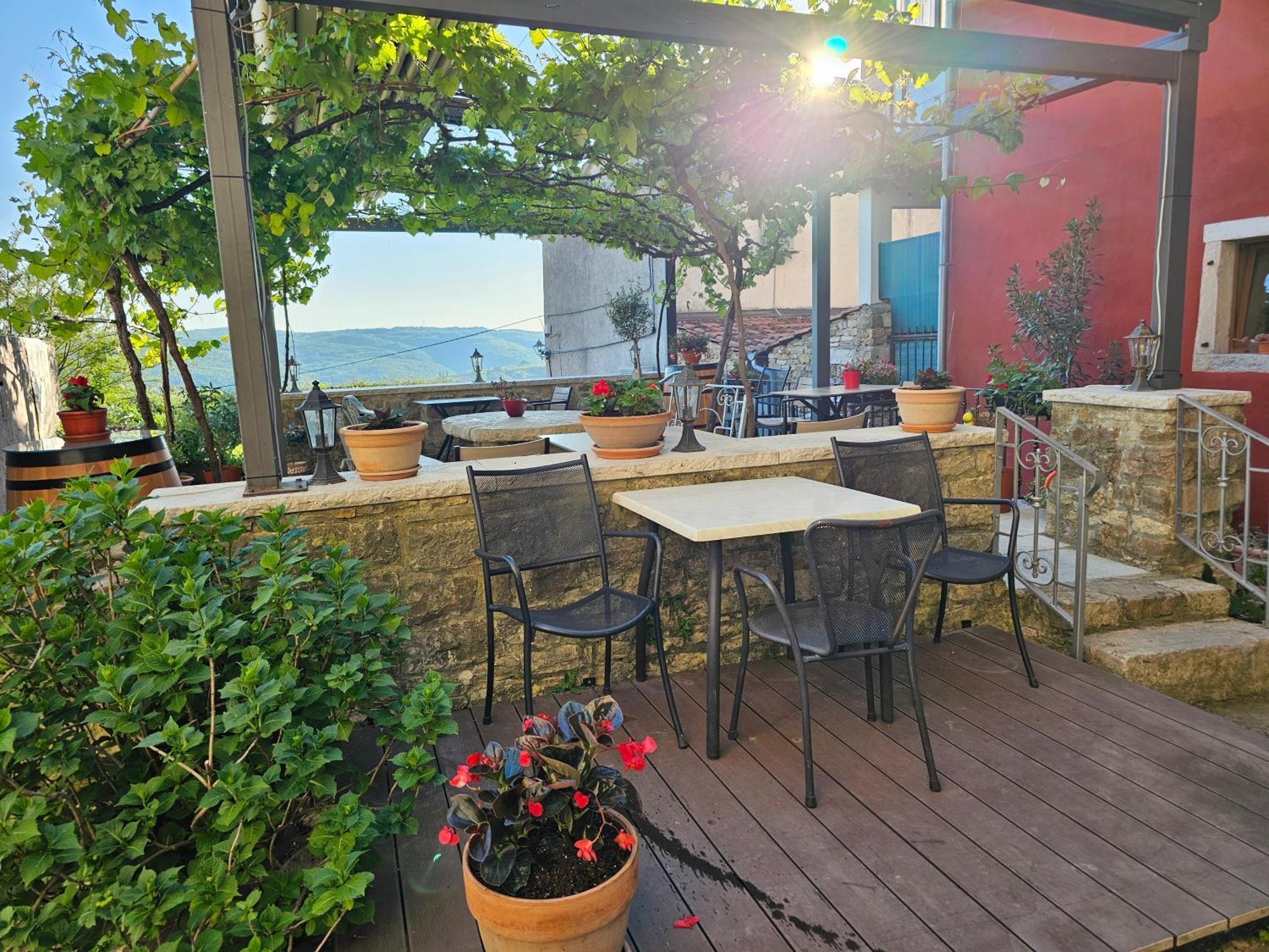 Guesthouse Villa Marija Мотовун Екстериор снимка