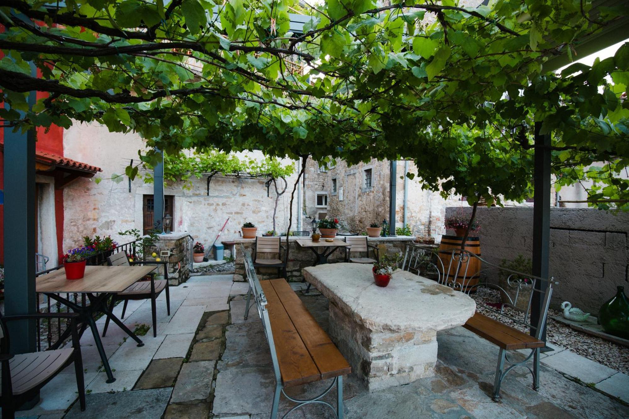 Guesthouse Villa Marija Мотовун Екстериор снимка