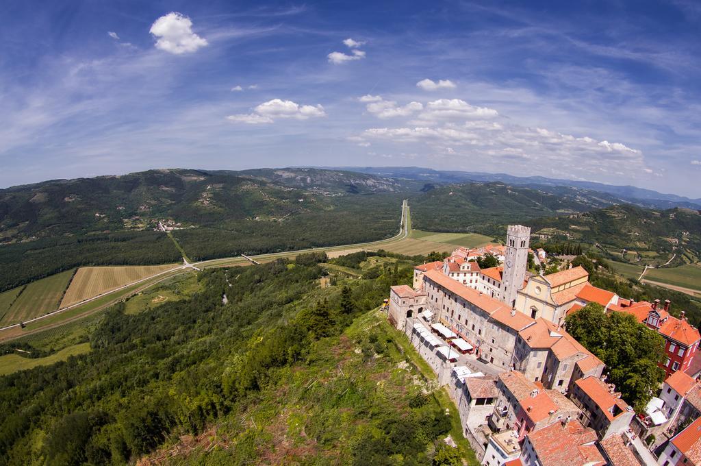 Guesthouse Villa Marija Мотовун Екстериор снимка