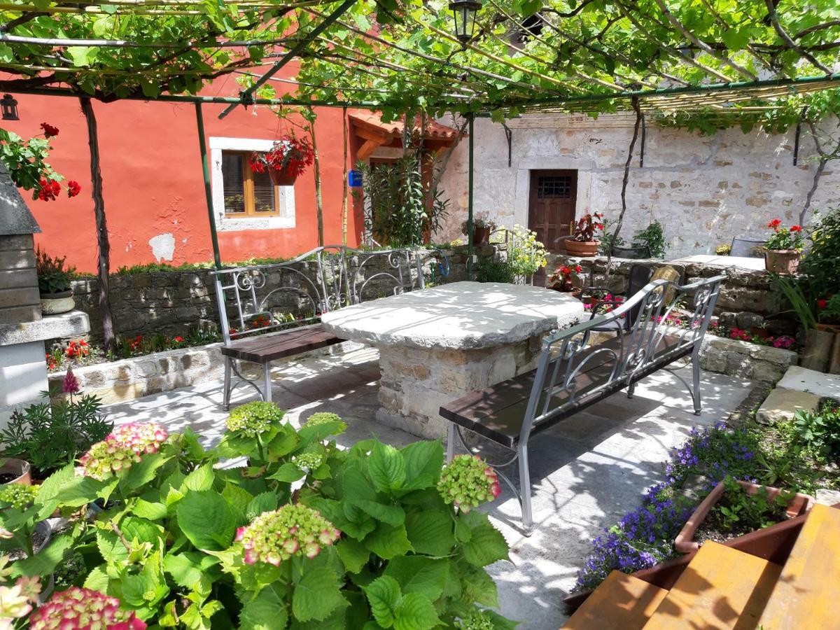 Guesthouse Villa Marija Мотовун Екстериор снимка